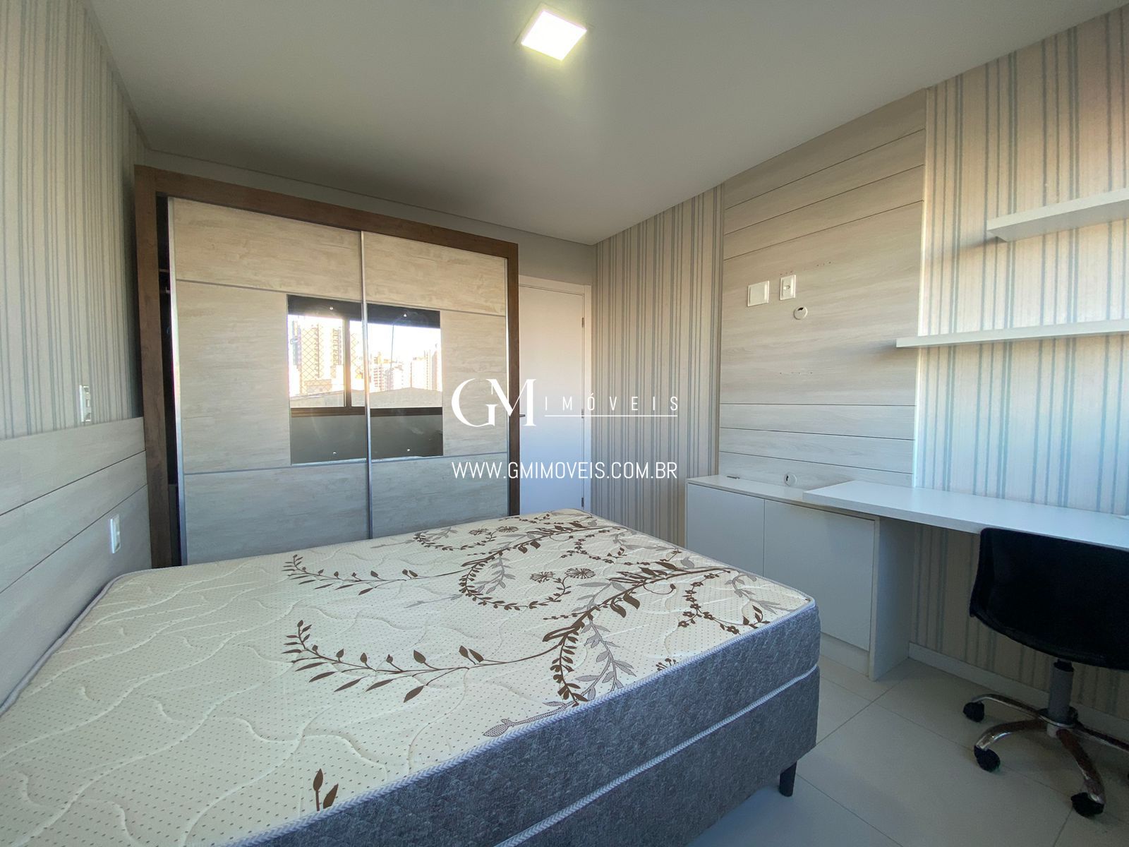 Apartamento à venda com 2 quartos, 64m² - Foto 11