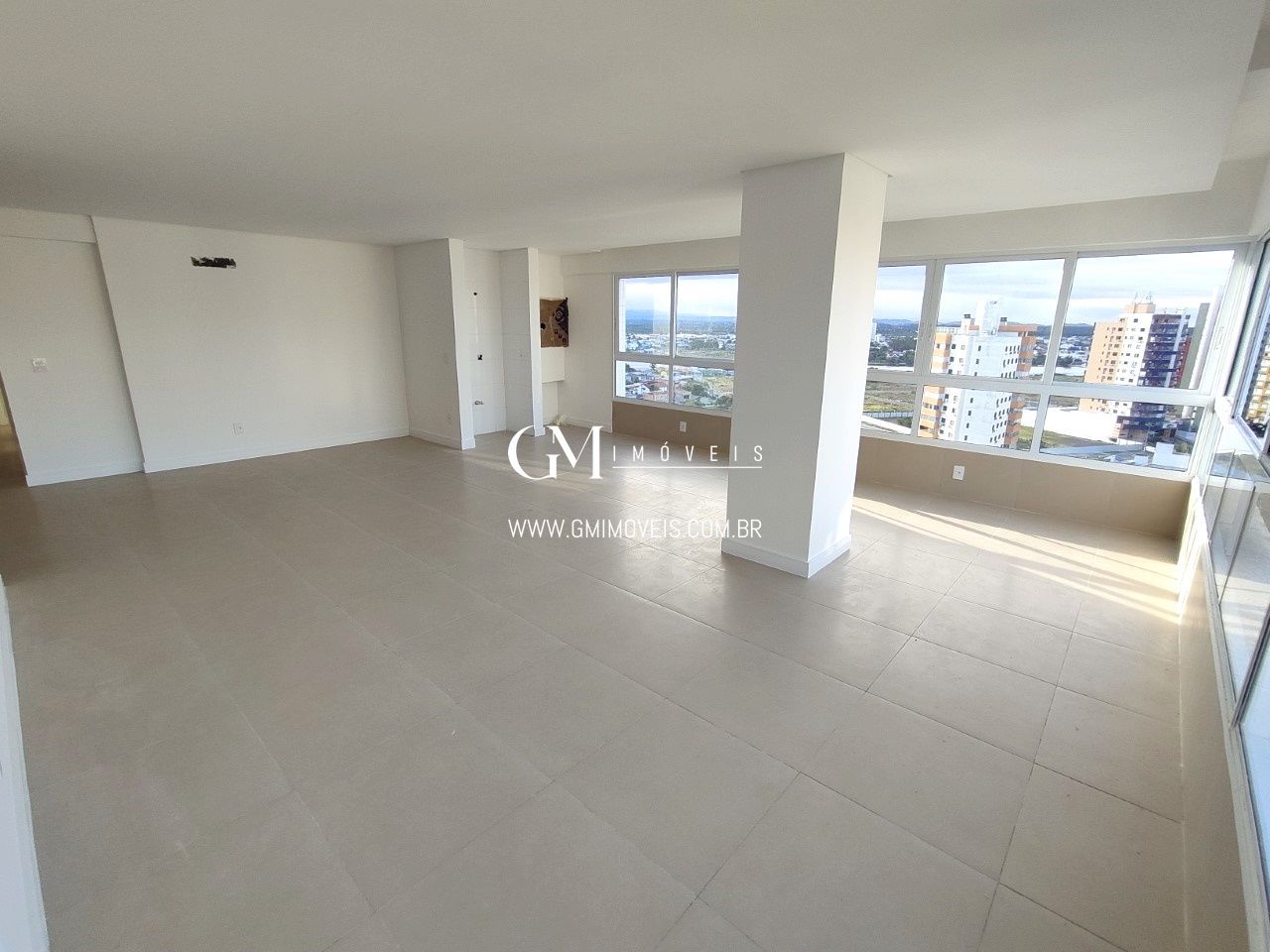 Apartamento à venda com 3 quartos, 109m² - Foto 1