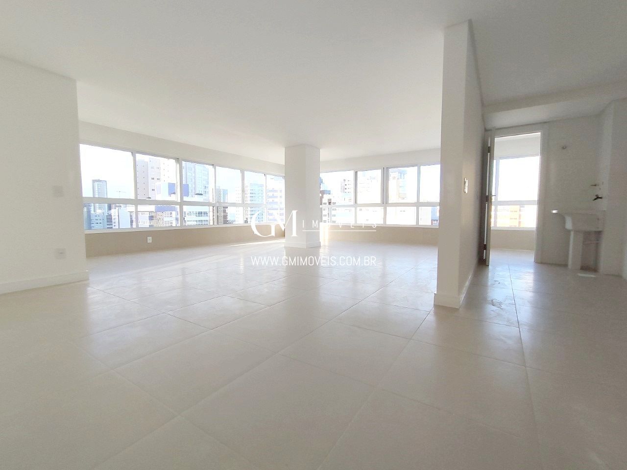 Apartamento à venda com 3 quartos, 109m² - Foto 2