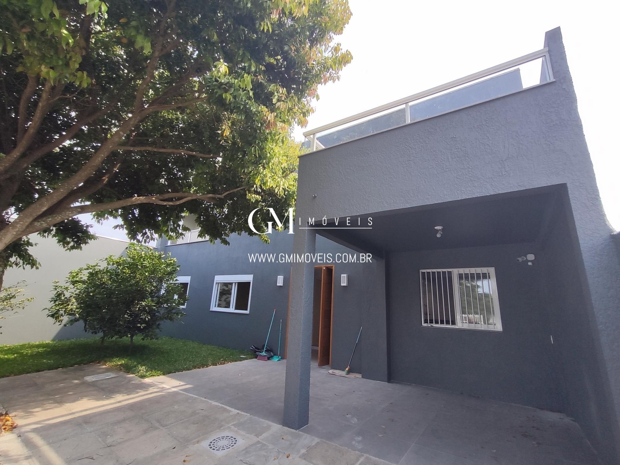 Casa à venda com 5 quartos, 220m² - Foto 1