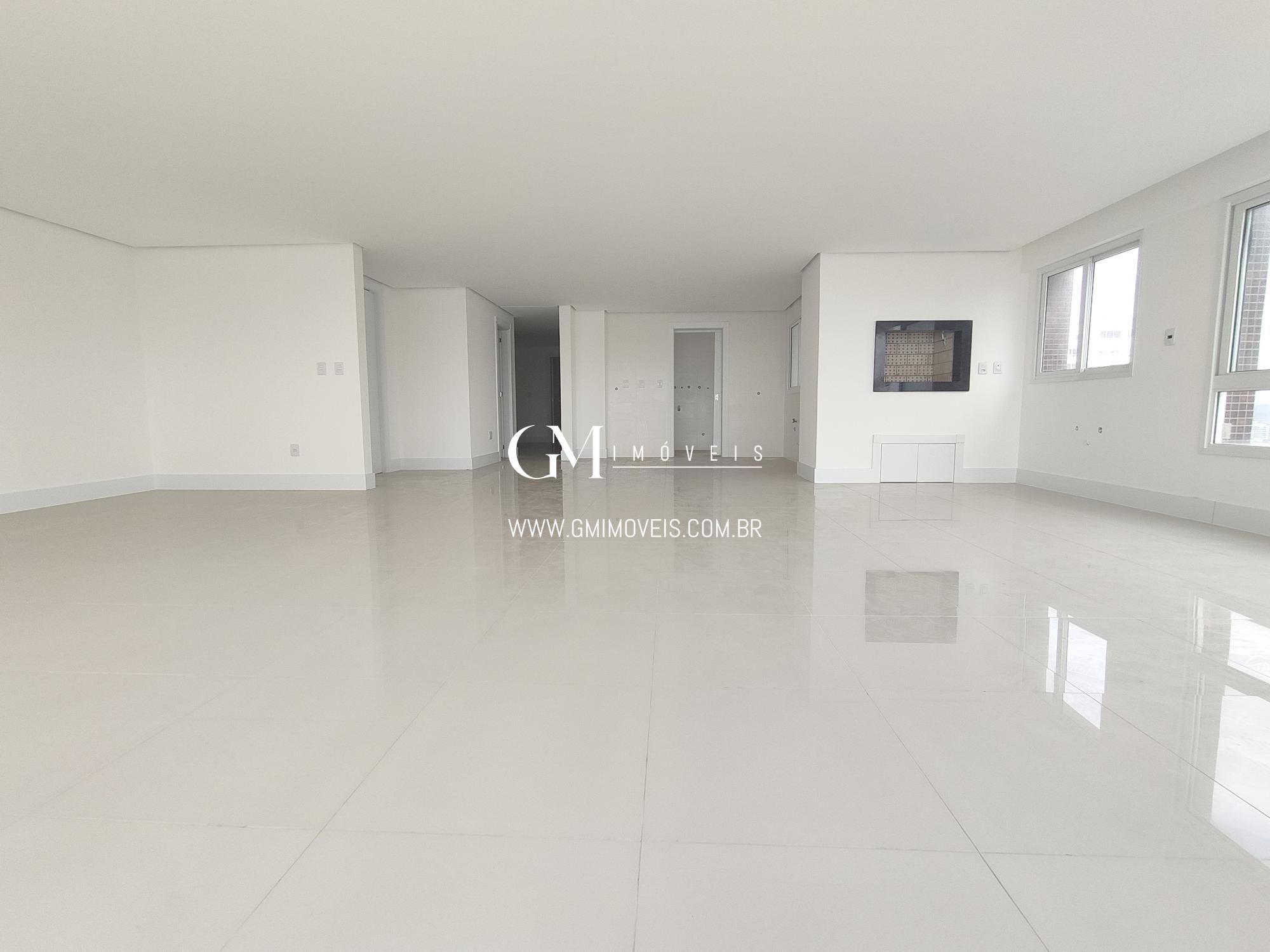 Apartamento à venda com 4 quartos, 216m² - Foto 1