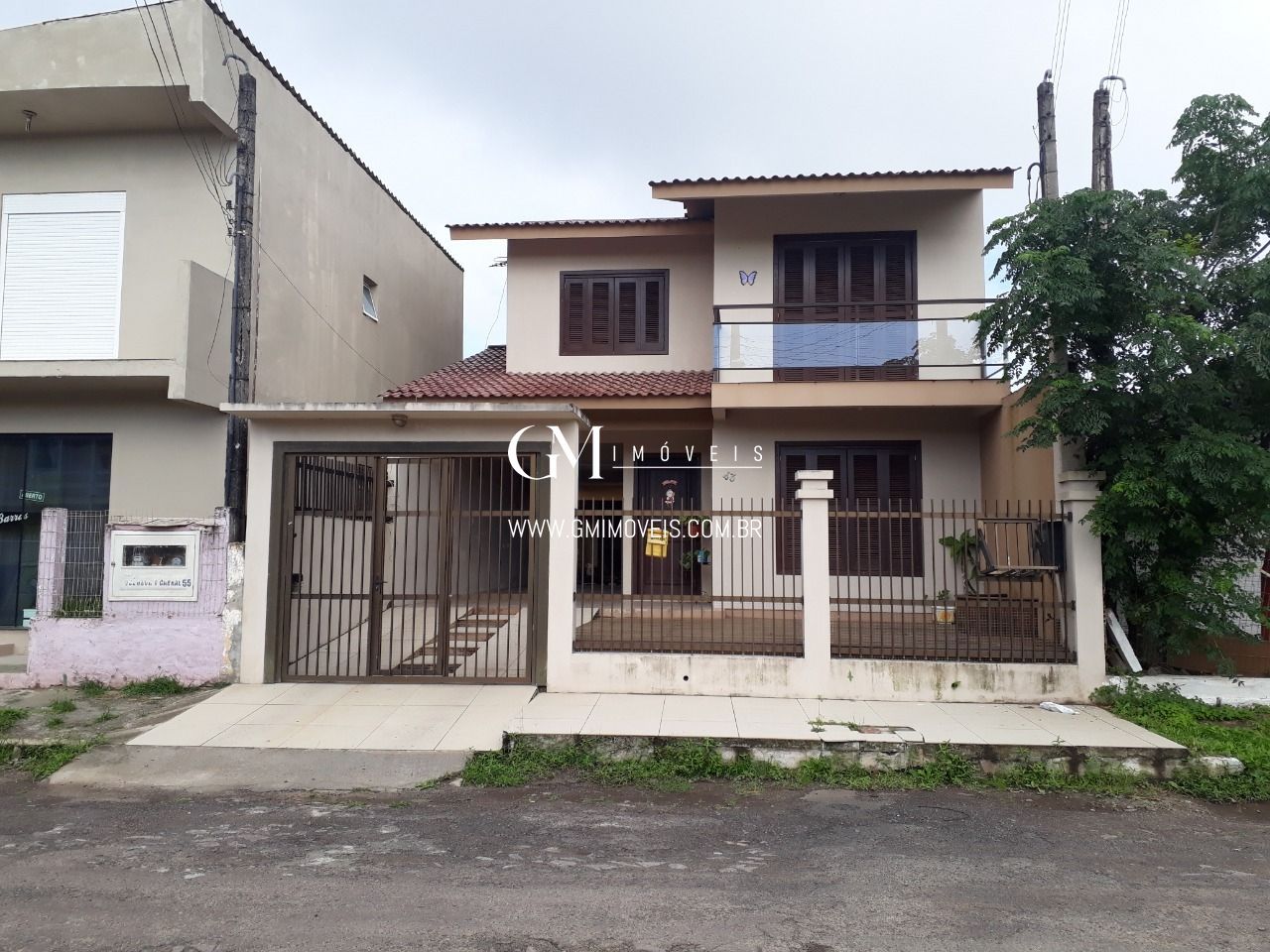 Casa à venda com 3 quartos, 190m² - Foto 1