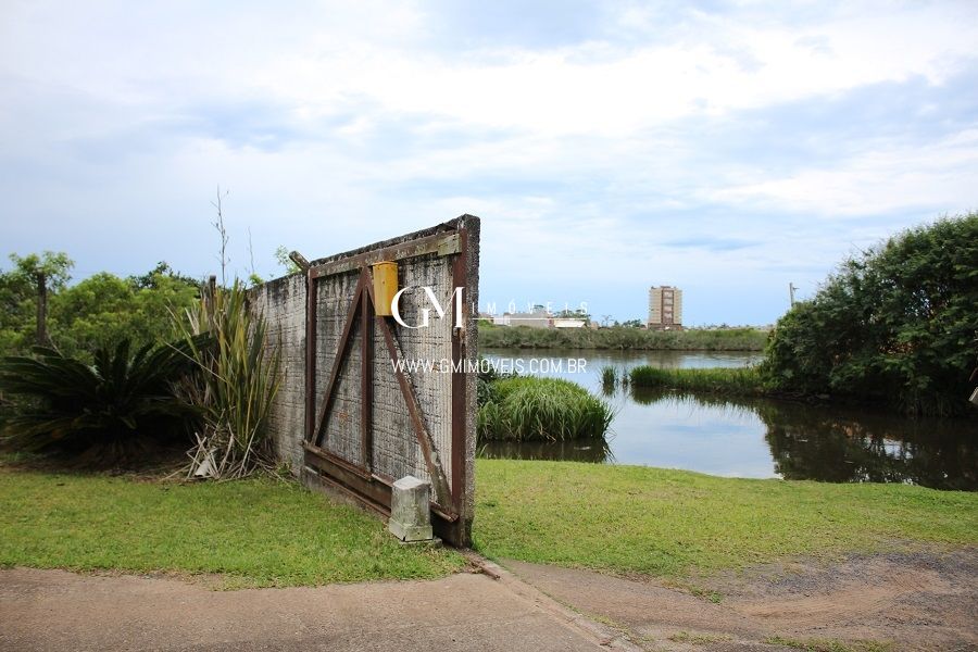 Casa à venda com 4 quartos, 200m² - Foto 2