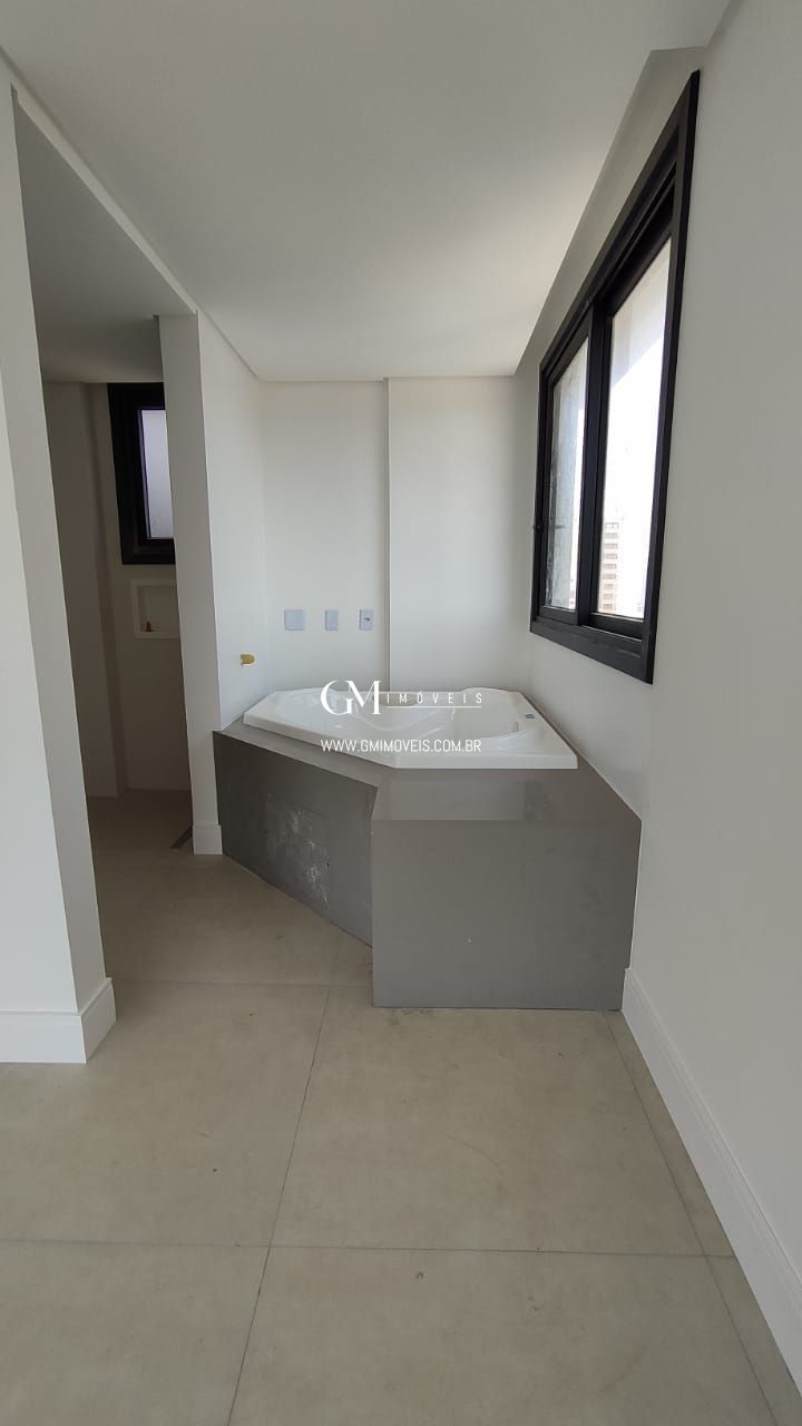 Apartamento à venda com 4 quartos, 214m² - Foto 7