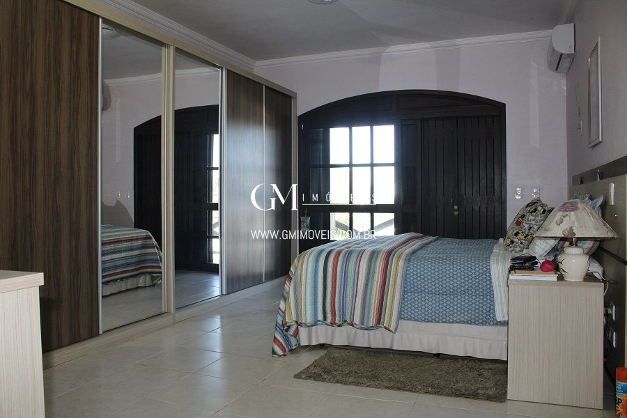 Casa à venda com 5 quartos, 300m² - Foto 17