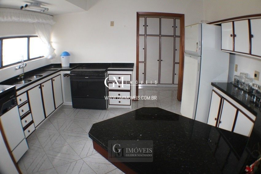 Apartamento à venda com 3 quartos, 180m² - Foto 3