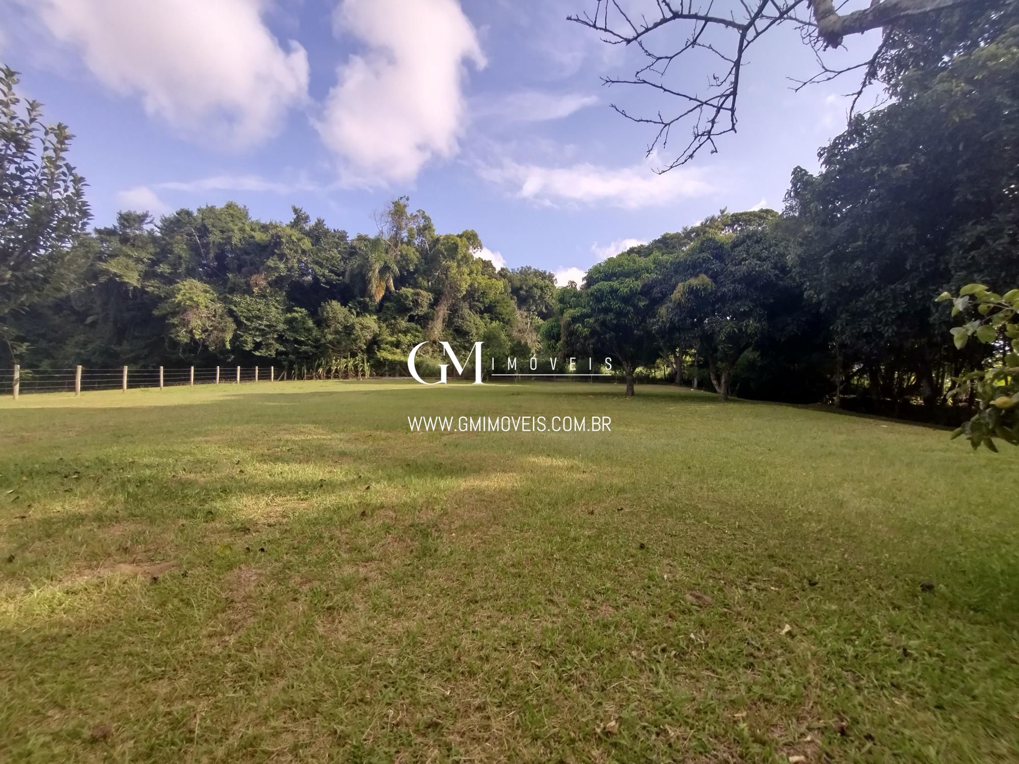 Sítio à venda com 2 quartos, 110000000m² - Foto 1