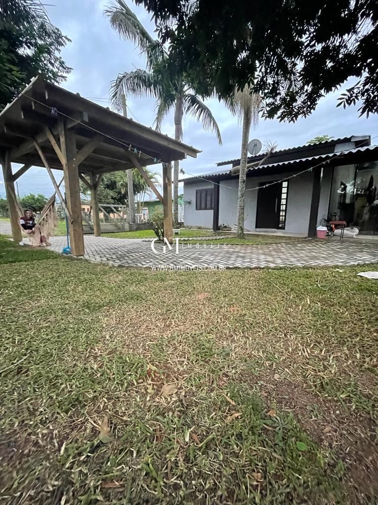 Casa à venda com 2 quartos, 100m² - Foto 1
