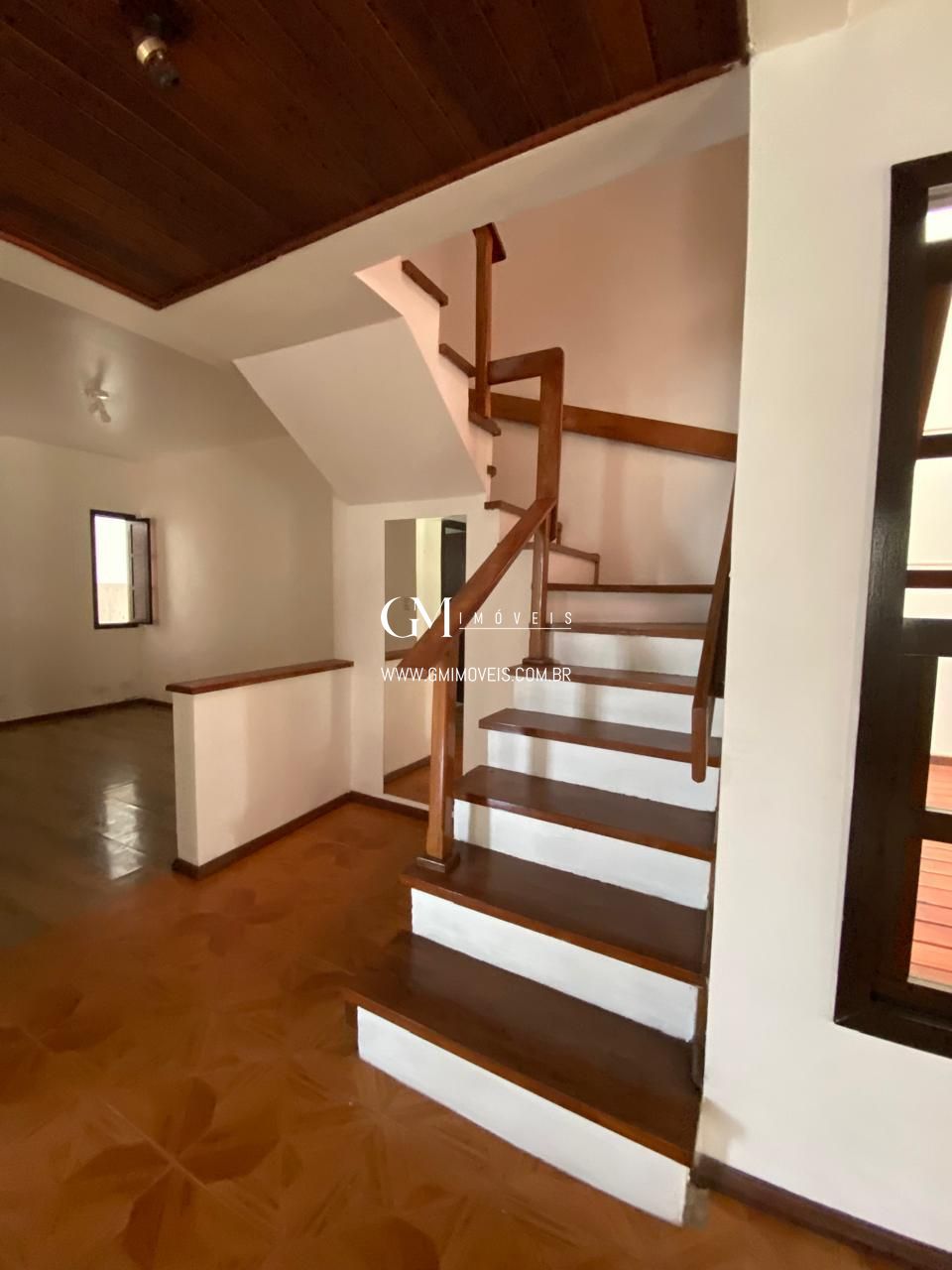 Casa à venda com 4 quartos, 315m² - Foto 2