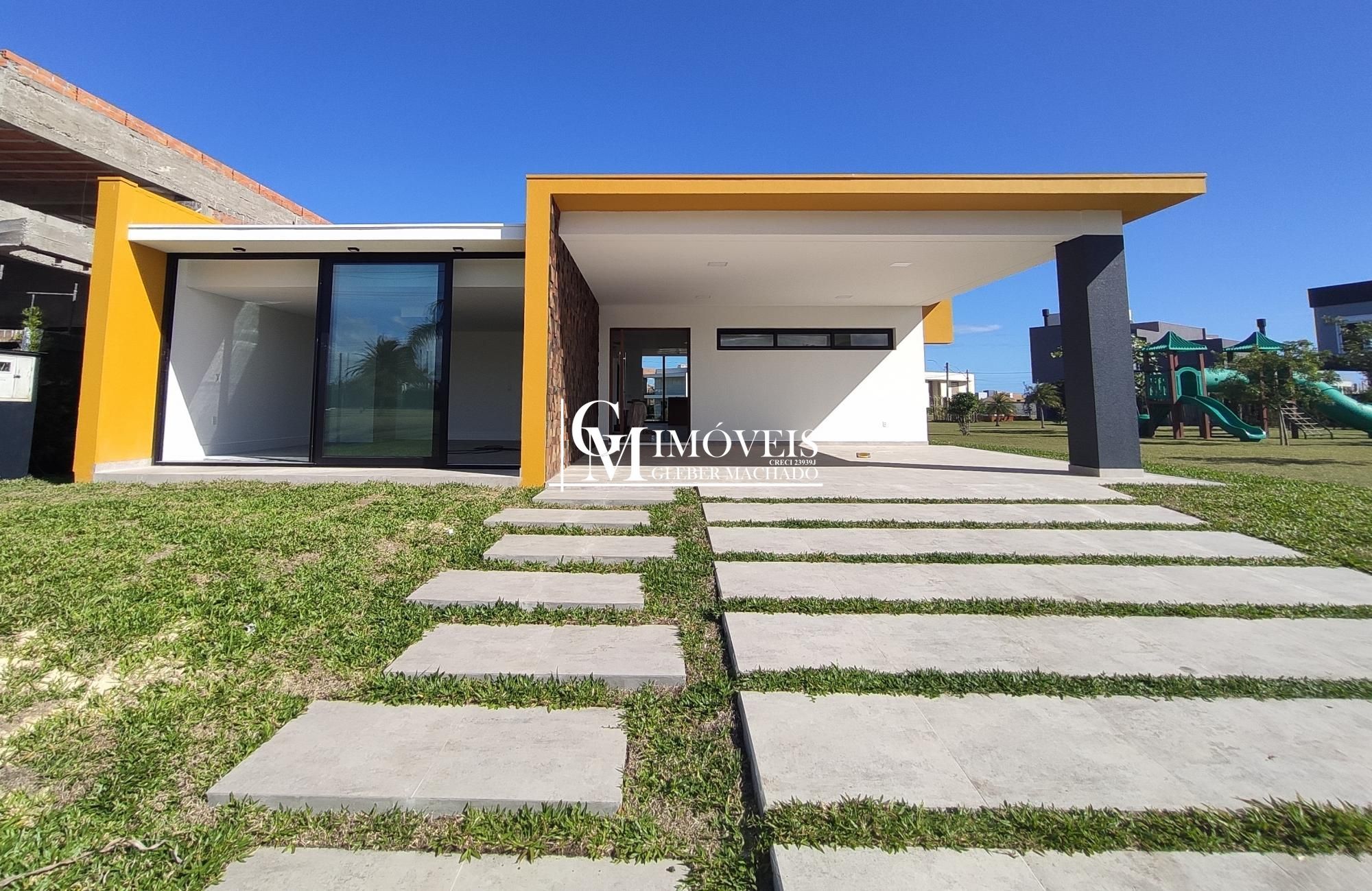 Casa nova em condomínio em Torres RS