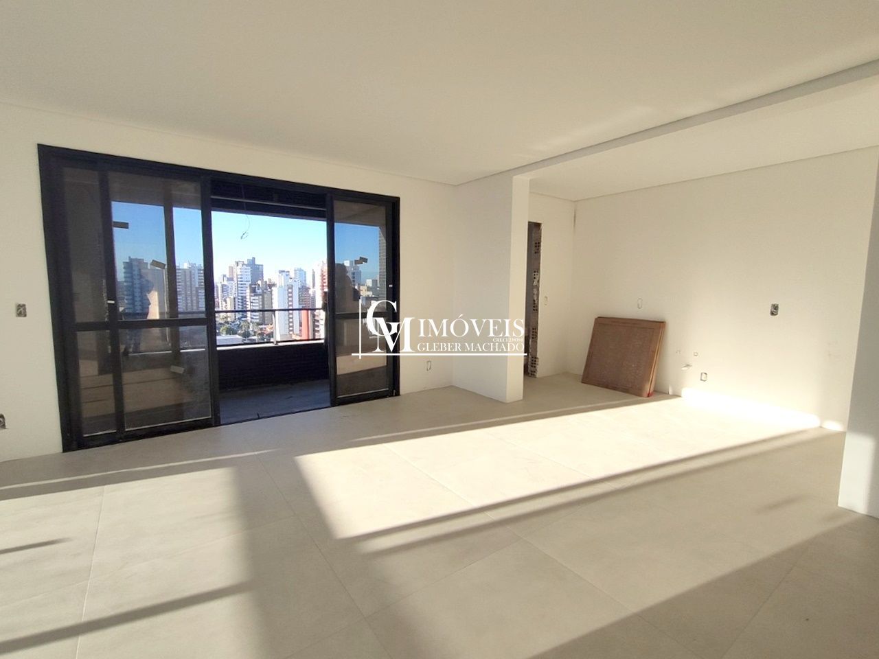 Apartamento novo com 3 dormitórios no Centro de Torres RS