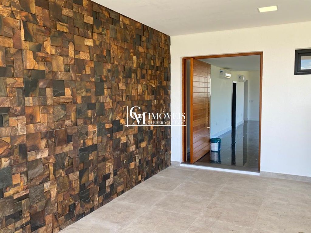 Casa nova em condomínio em Torres RS