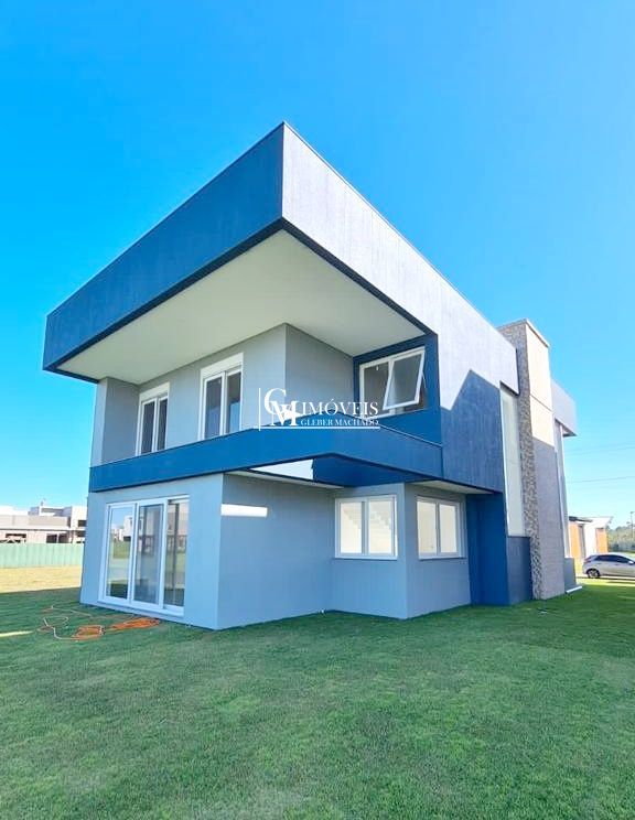 Casa com 4 suítes em condomínio Torres RS