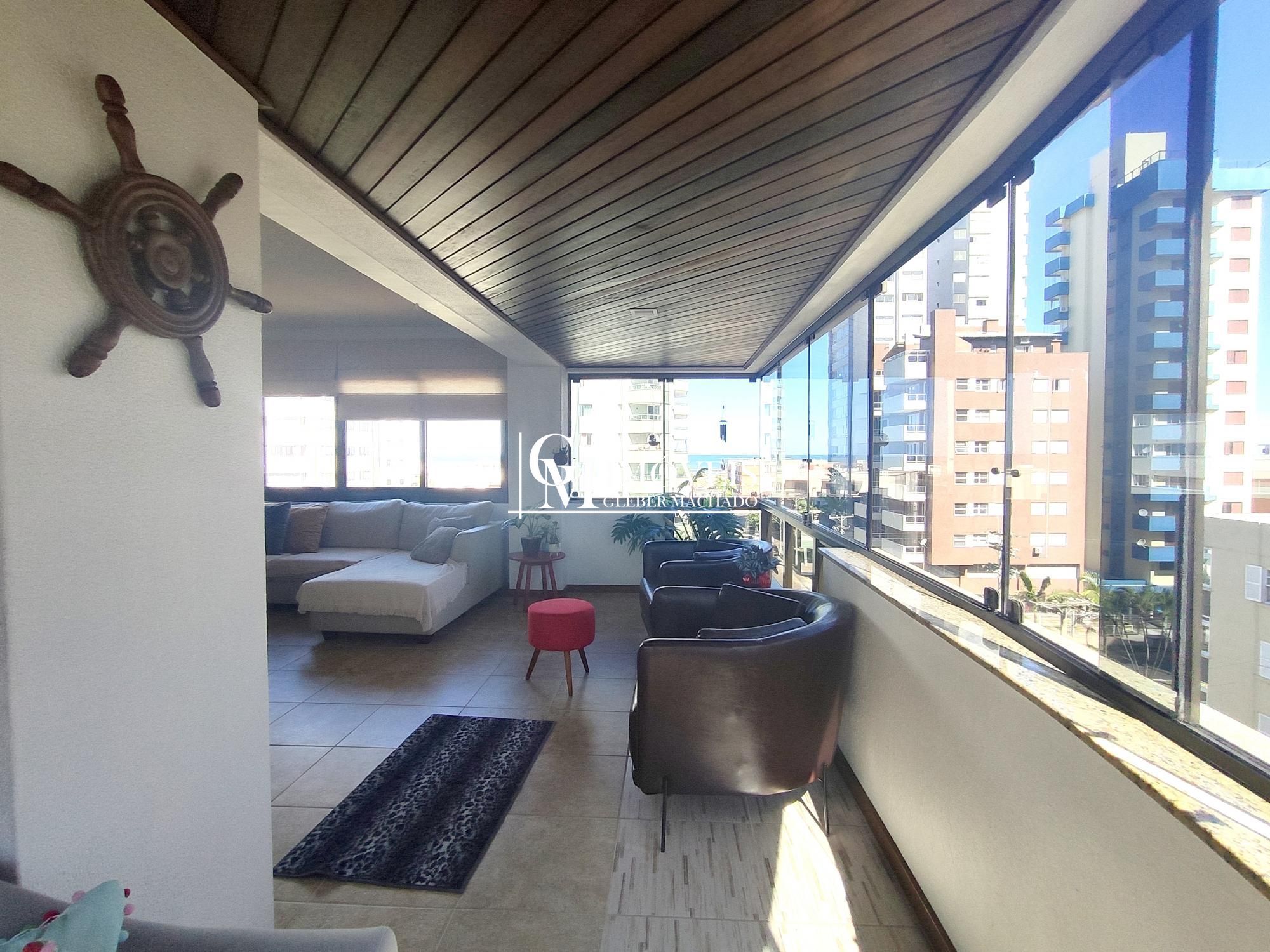 Um apartamento por andar na Praia Grande Torres RS