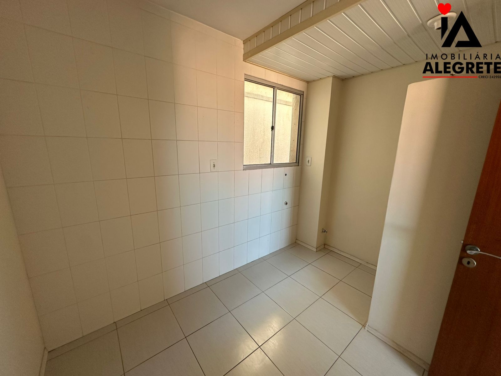 Apartamento com 2 Dormitórios para alugar, por R$ 1.000,00 Apartamento com 2 Dormitórios para alugar, por R$ 1.000,00
