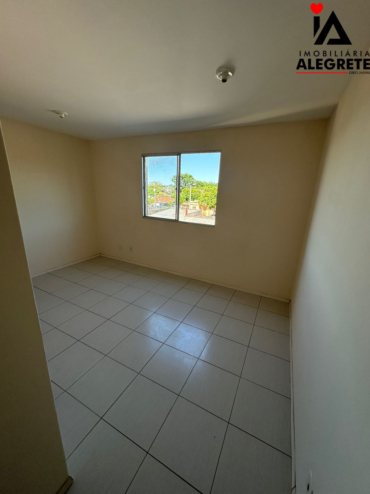 Apartamento com 2 Dormitórios para alugar, por R$ 1.000,00 Apartamento com 2 Dormitórios para alugar, por R$ 1.000,00