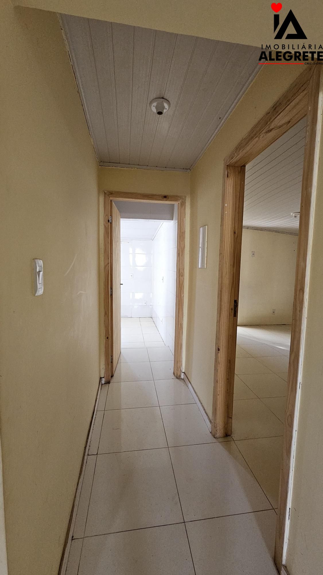 Casa com 2 Dormitórios para alugar,  por R$ 1.400,00 Casa com 2 Dormitórios para alugar,  por R$ 1.400,00
