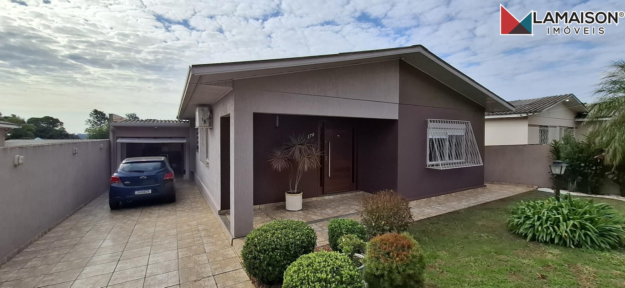 Casa à venda com 3 quartos, 200m² - Foto 1