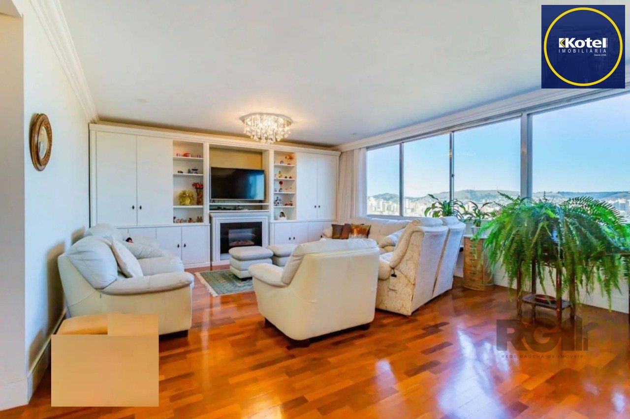Apartamento de quatro quartos, suíte e duas vagas de garagem no bairro Rio Branco em Porto Alegre.