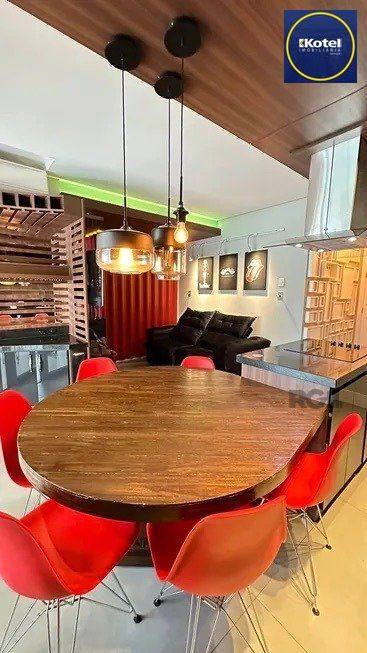 Apartamento 2 dormitórios, sendo 1 suíte, 77 m² de área privativa e 2 vaga(s) de garagem. Localizado na Rua Mario Antunes da Cunha, no bairro Petrópolis em Porto Alegre.