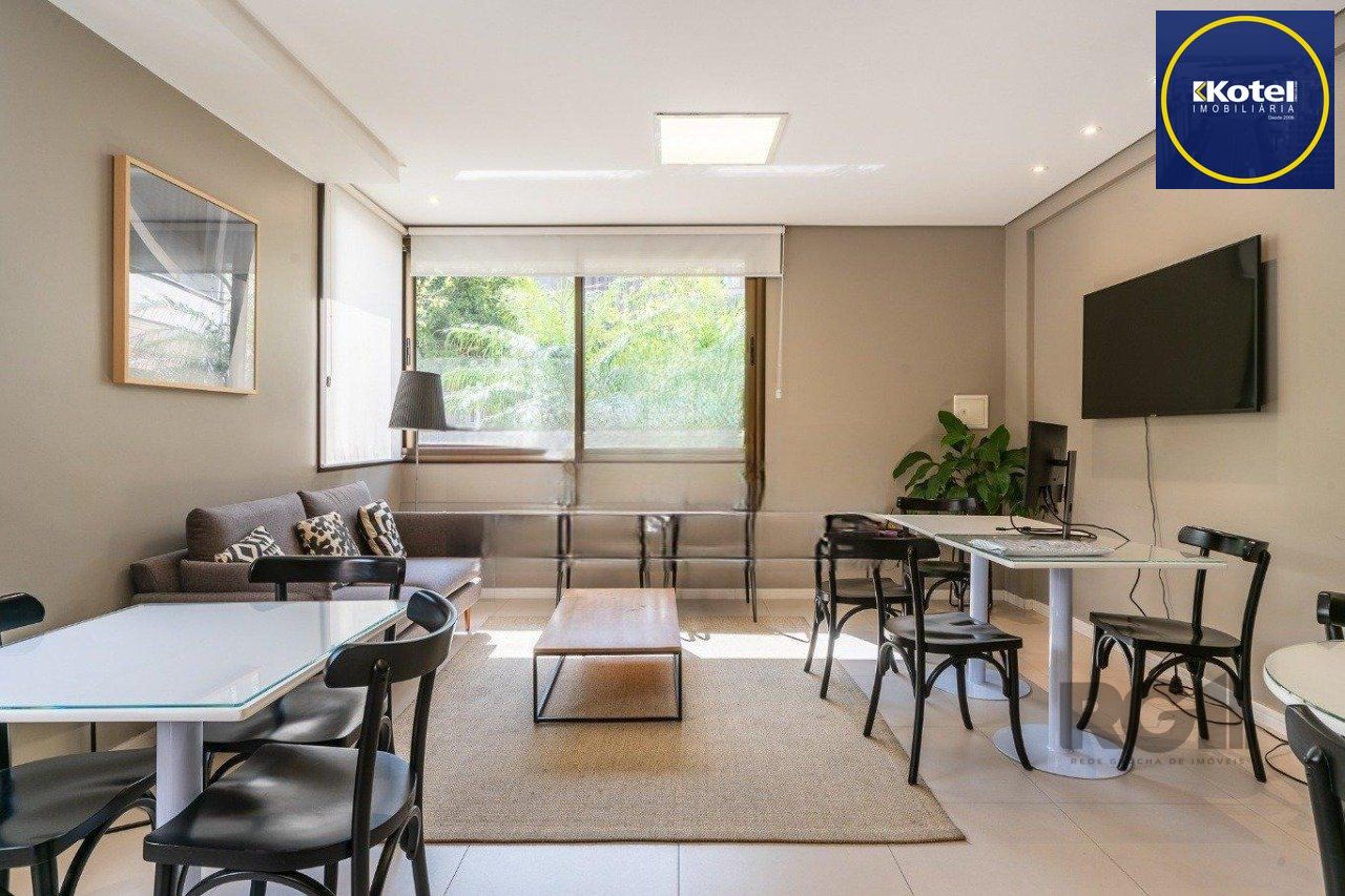 Apartamento de 2 dormitórios, com lareira e churrasqueira no bairro Petrópolis