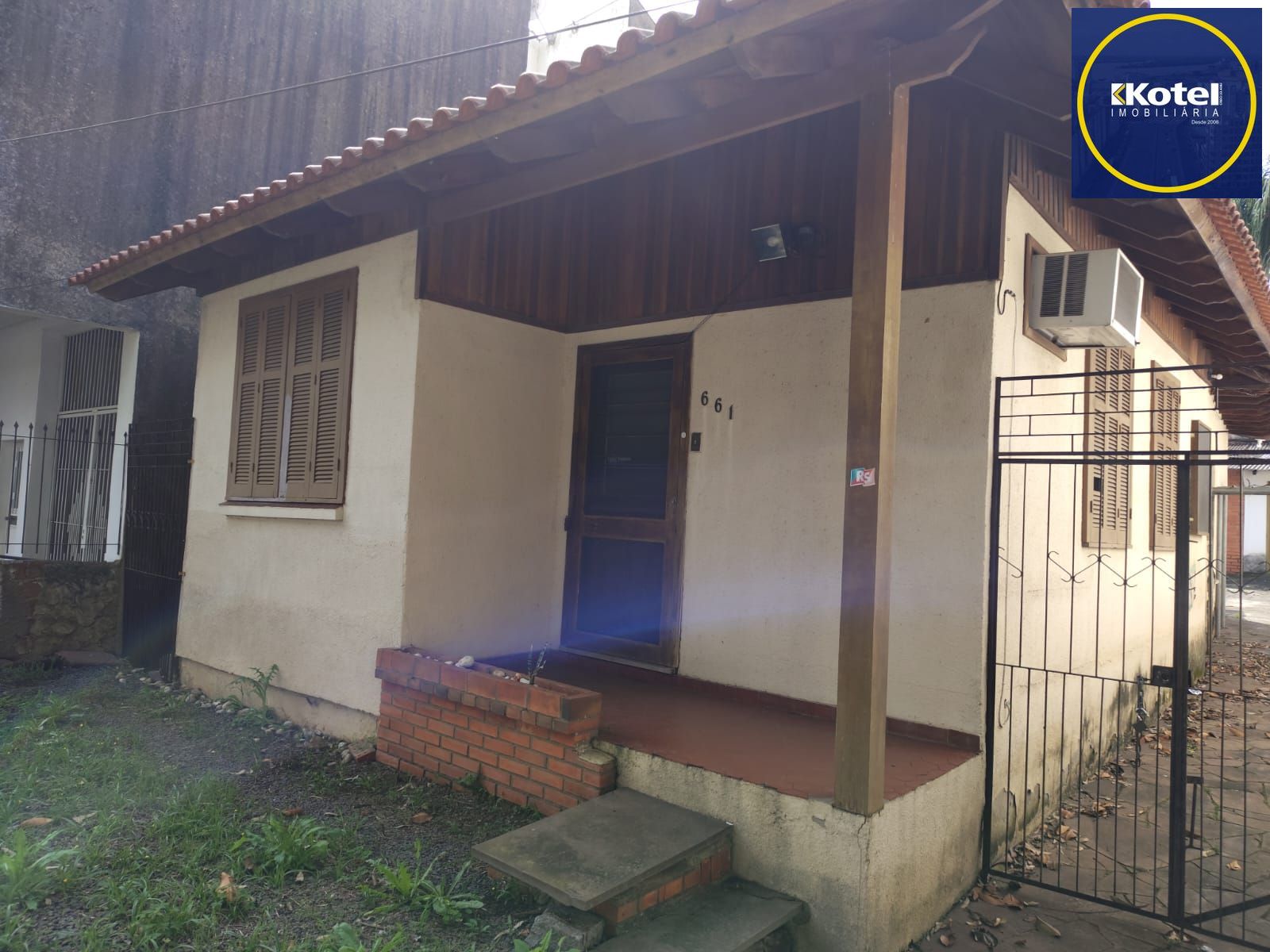 Casa com 03 quartos no Bairro São Pedro em Porto Alegre