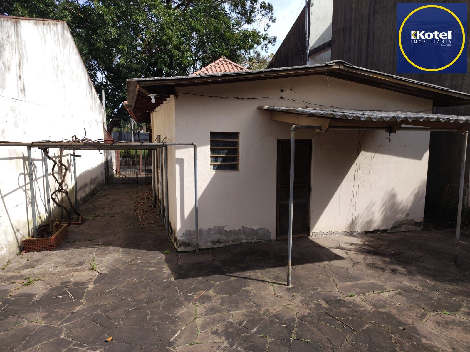 Casa com 03 quartos no Bairro São Pedro em Porto Alegre