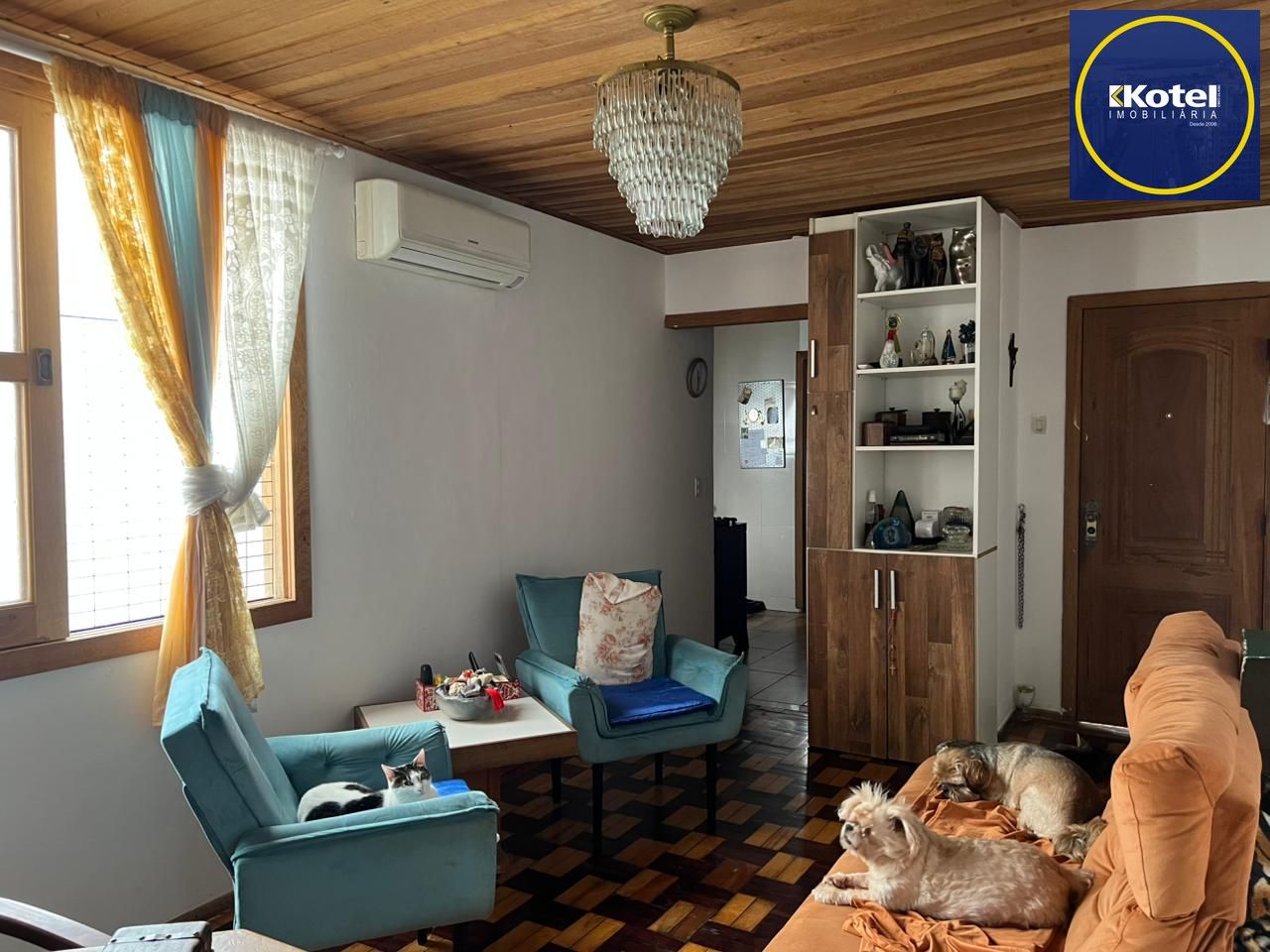 Apartamento com 03 quartos e 02 banheiros no Centro Histórico de Porto Alegre.