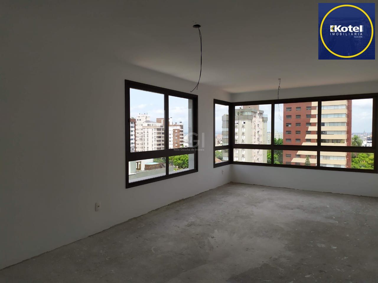 Apartamento para Venda, 90.31m², 2 dormitórios (2 suítes), 2 vagas - Petrópolis