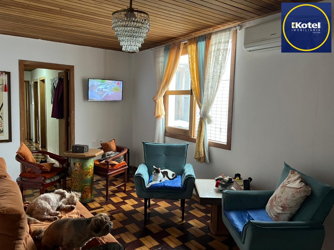 Apartamento com 03 quartos e 02 banheiros no Centro Histórico de Porto Alegre.