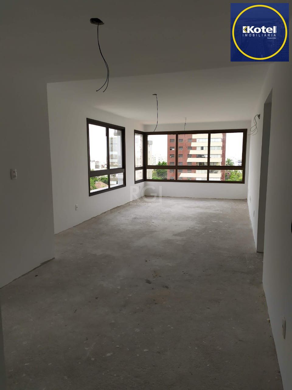 Apartamento para Venda, 90.31m², 2 dormitórios (2 suítes), 2 vagas - Petrópolis