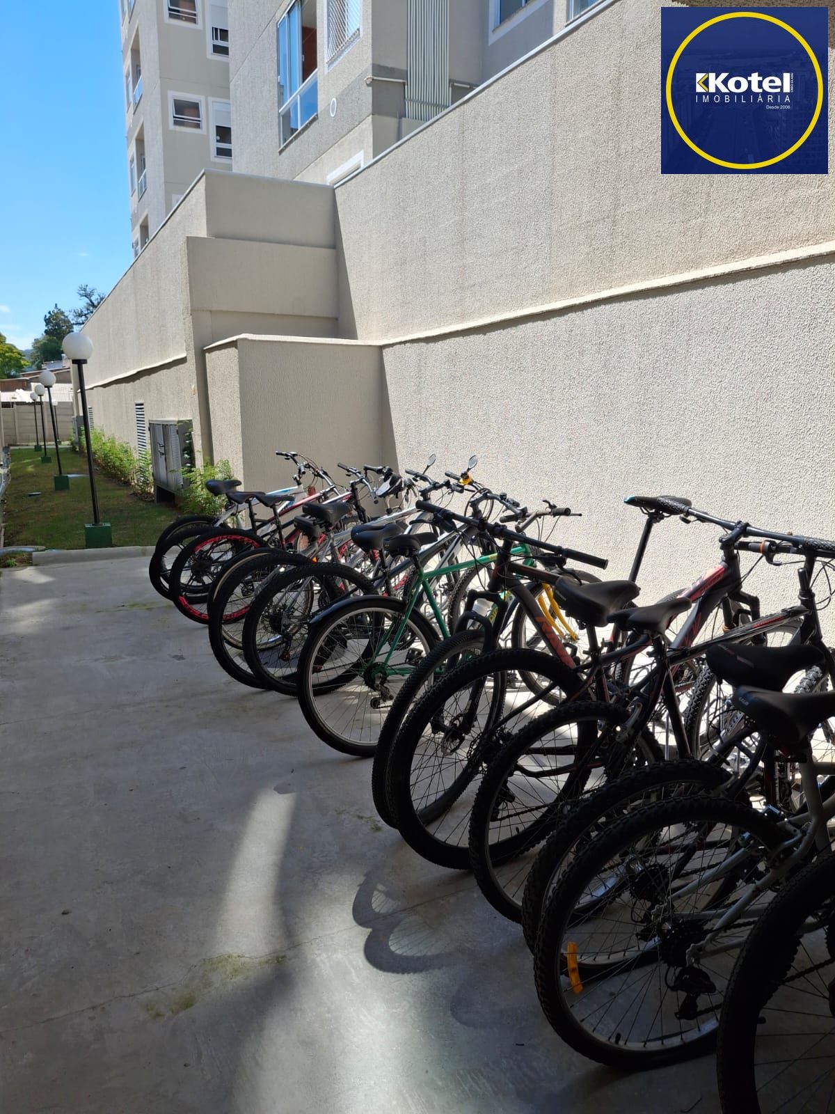 Apartamento de 2 dormitórios com 1 vaga de garagem , nunca habitado !