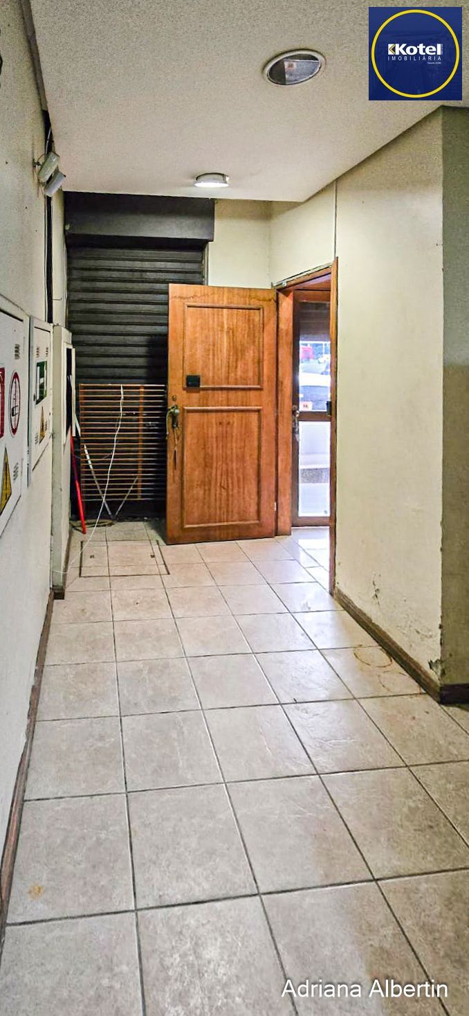 Prédio comercial com 239m²