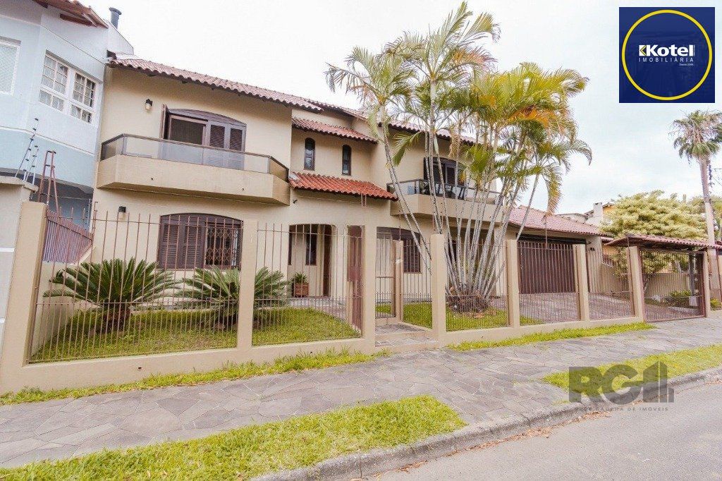 Casa com 4 dormitórios no bairro Morro Santana