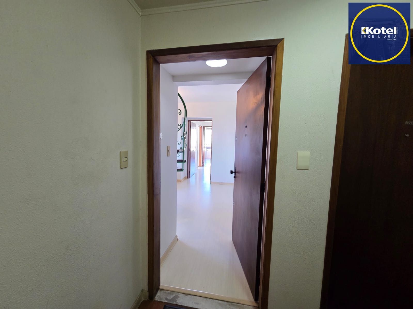 COBERTURA NO MENINO DEUS - 2 DORM, 2 BANH, 2 VAGAS COBERTAS - VISTA PANORÂMICA