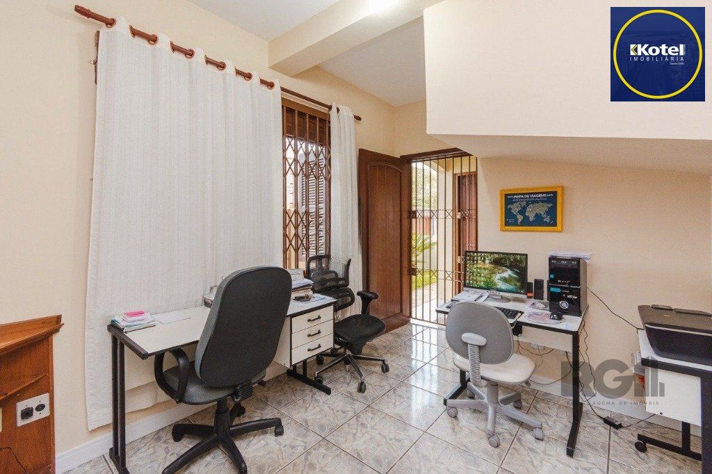 Casa com 4 dormitórios no bairro Morro Santana
