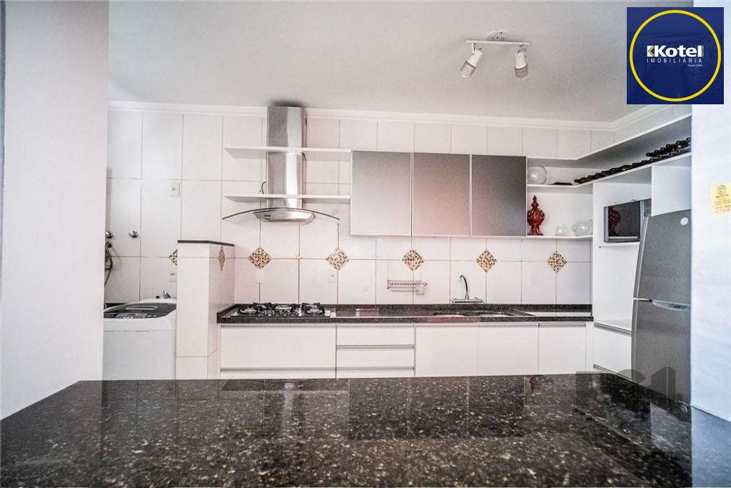 Excelente cobertura de 255m² com 3 dormitórios e 2 vagas.