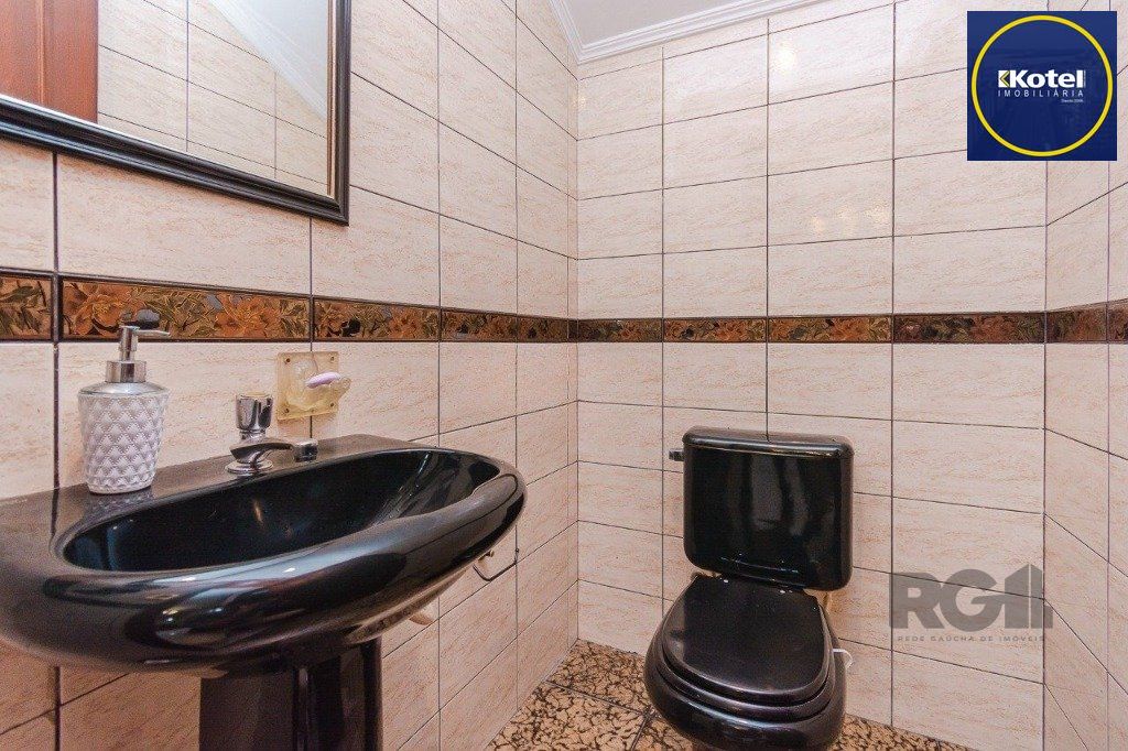 Casa com 4 dormitórios no bairro Morro Santana