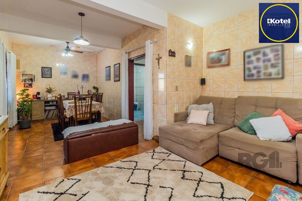 Sobrado de 215m² - 4 dormitórios, 5 vagas no bairro Passo das Pedras