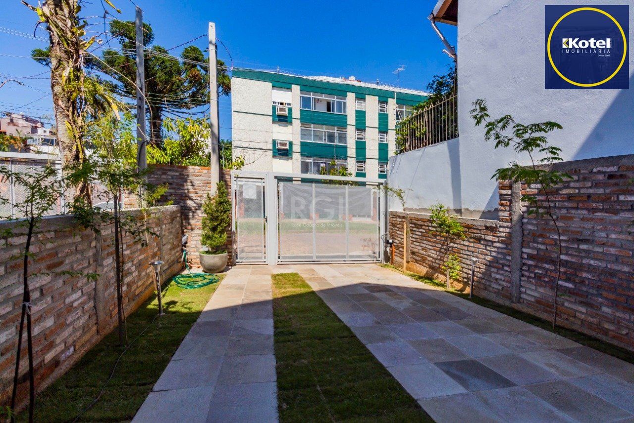 Casa 3 quartos à venda, 252m², Jardim São Pedro - Porto Alegre