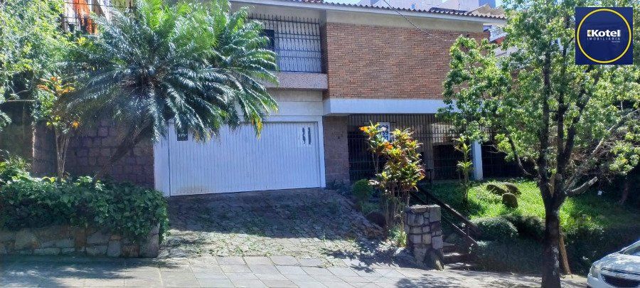casa ampla, terreno excelente tamanho,  localização privilegiada em  porto alegre