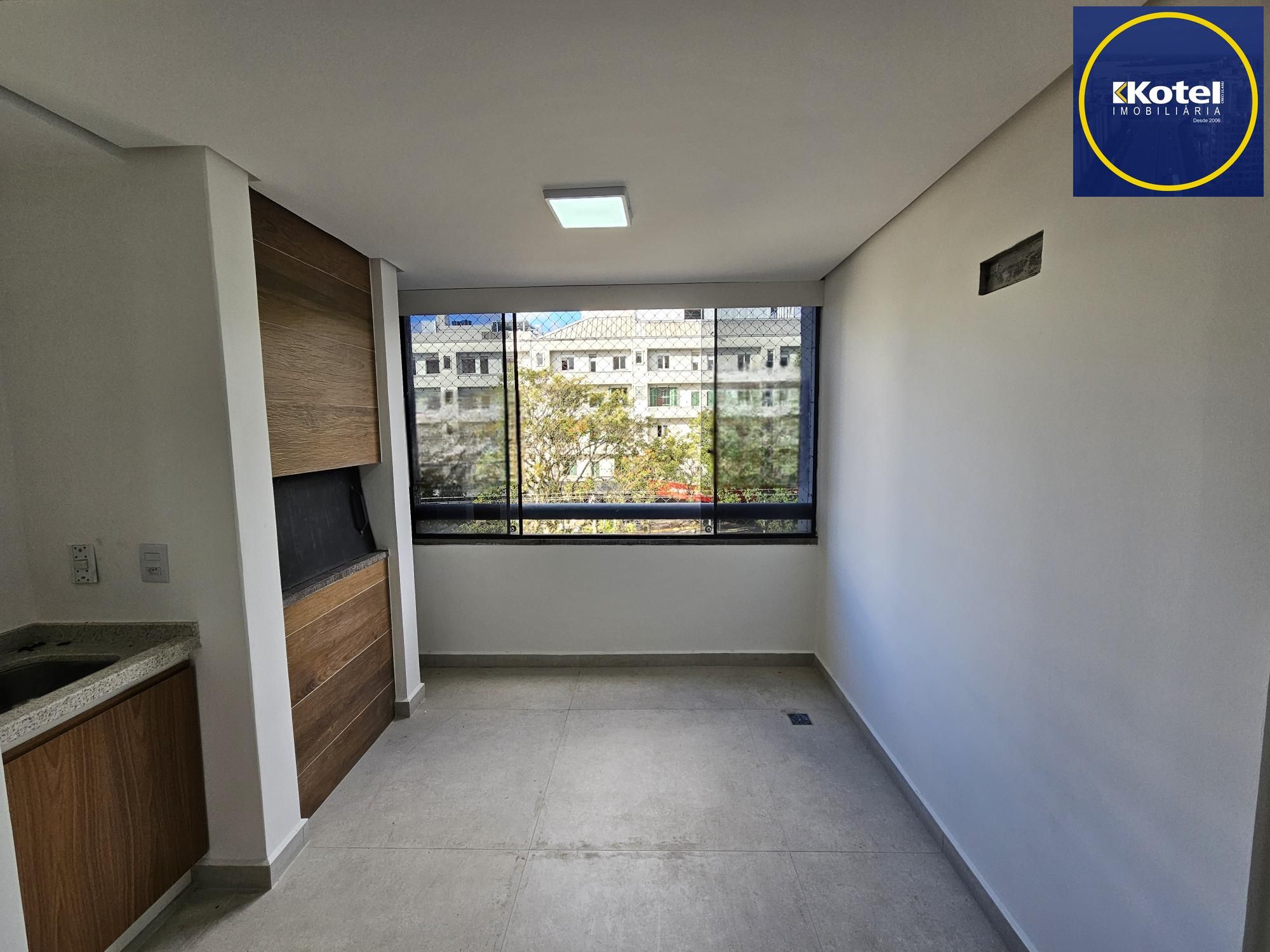 Apartamento 2 dormitórios, sacada com churrasqueira no Cristo Redentor