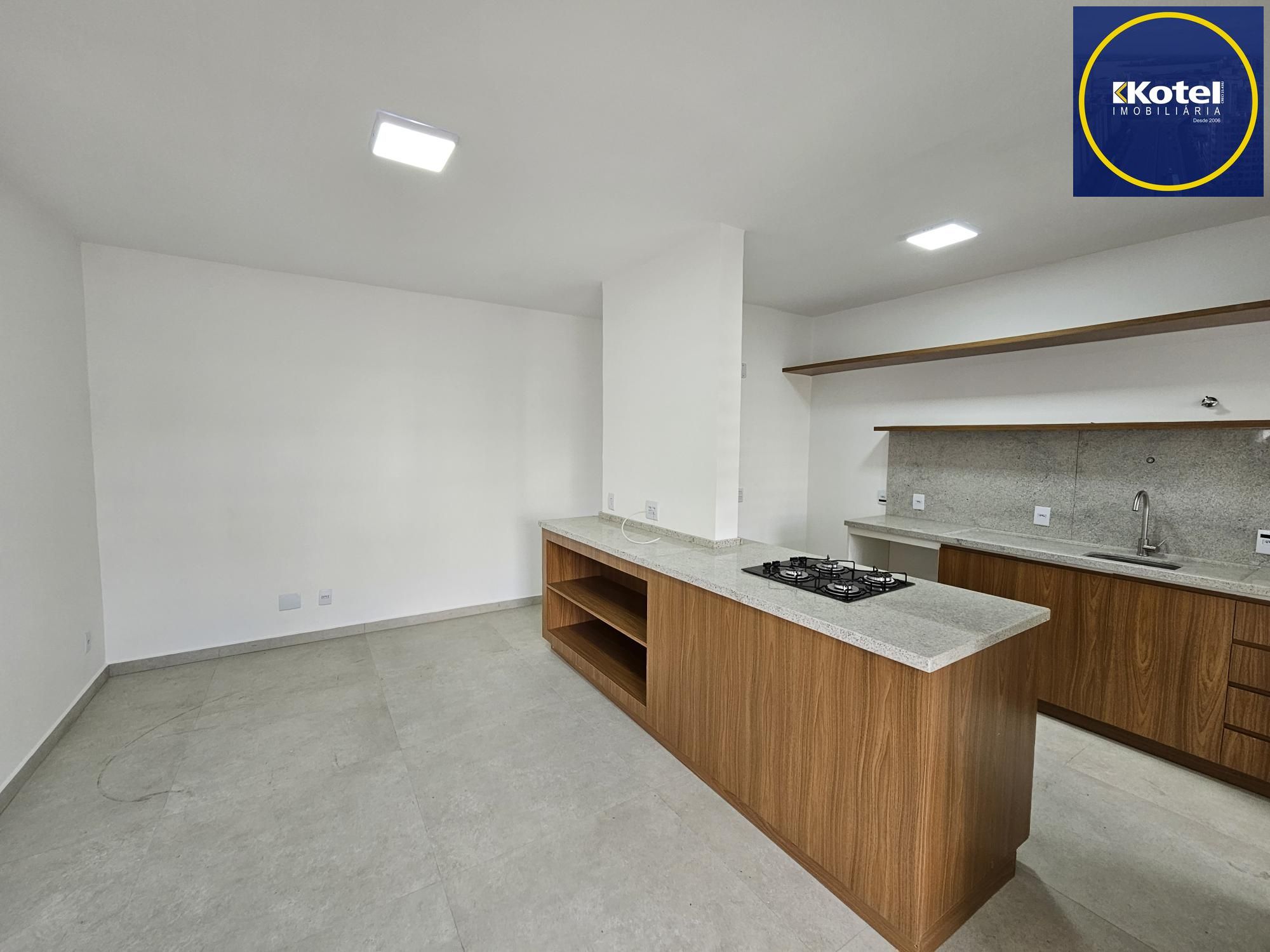 Apartamento 2 dormitórios, sacada com churrasqueira no Cristo Redentor