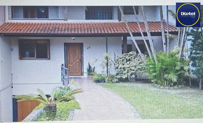 Casa à venda com 382m², 4 dormitórios e 2 vagas