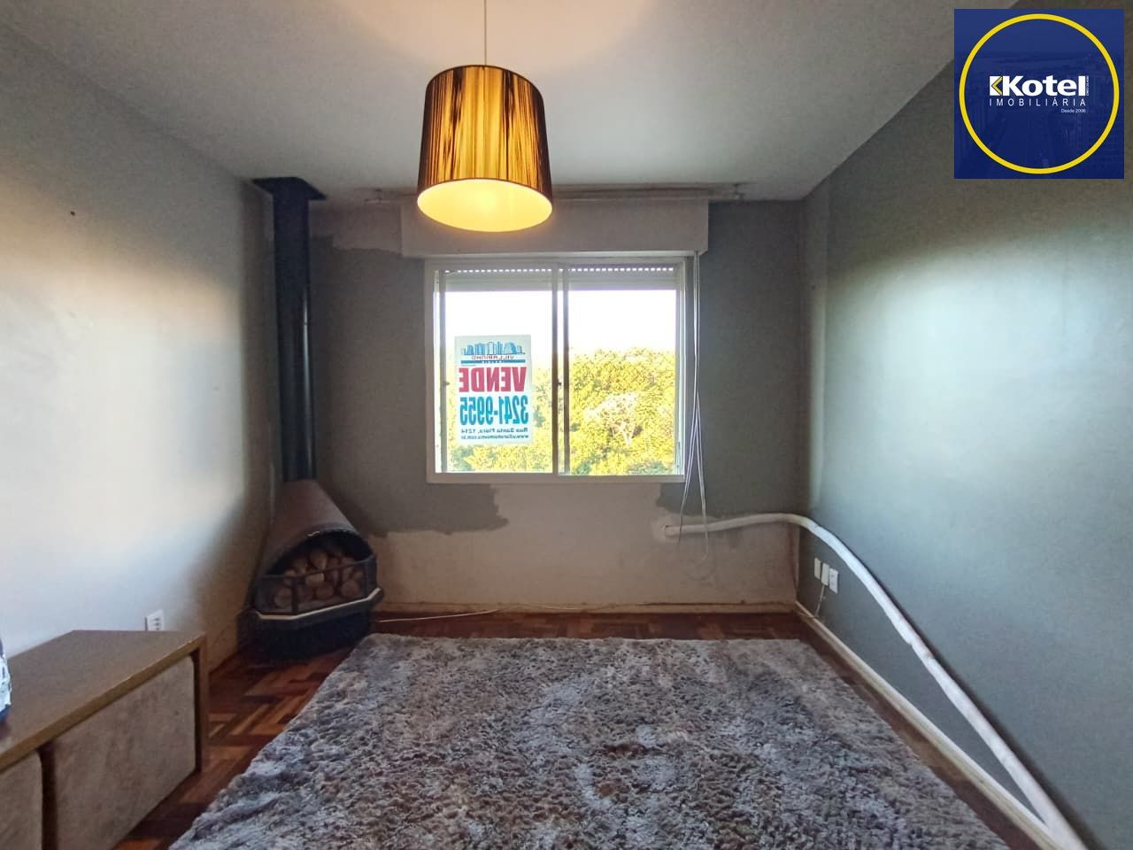 Apartamento de dois dormitórios á venda no bairro Cristal em Porto Alegre.