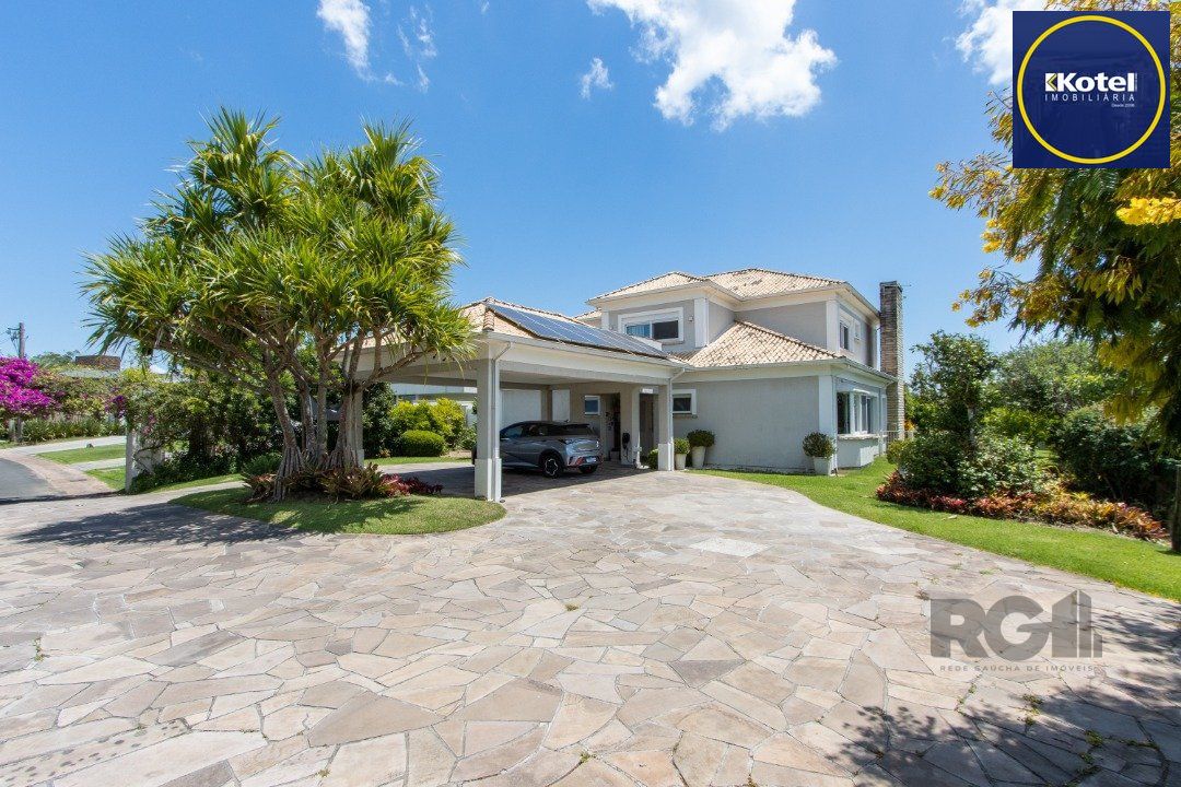 Excelente residência no Condomínio Terra Ville com aproximadamente 474,74m² privativos.