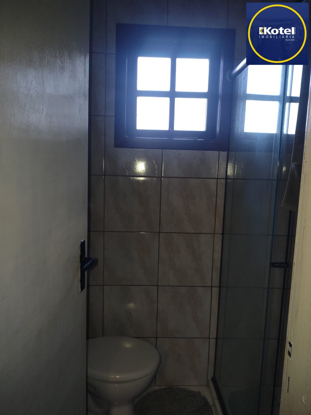 Casa com 4 quartos, suíte, piscina, lareira, churrasqueira em um terreno de 616m².