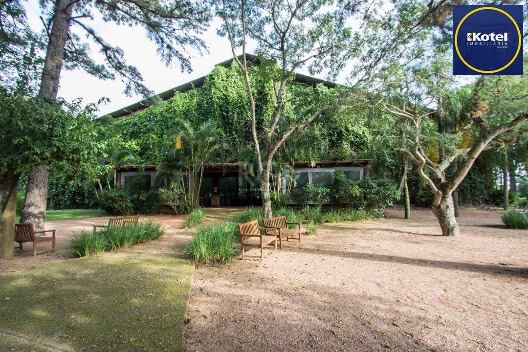 Terreno plano de 1000m² está localizado no conceituado condomínio Terra Ville