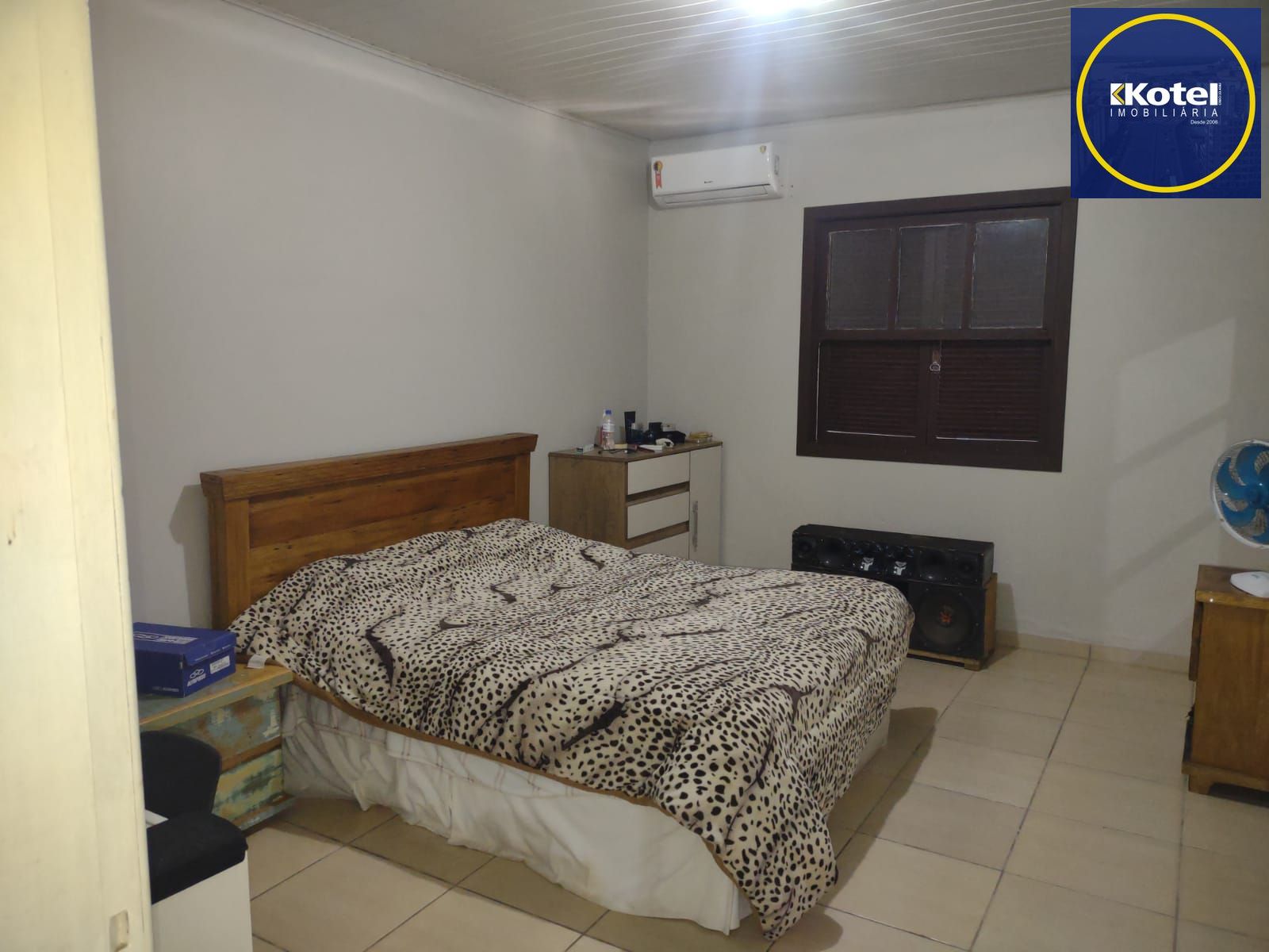 Casa com 4 quartos, suíte, piscina, lareira, churrasqueira em um terreno de 616m².