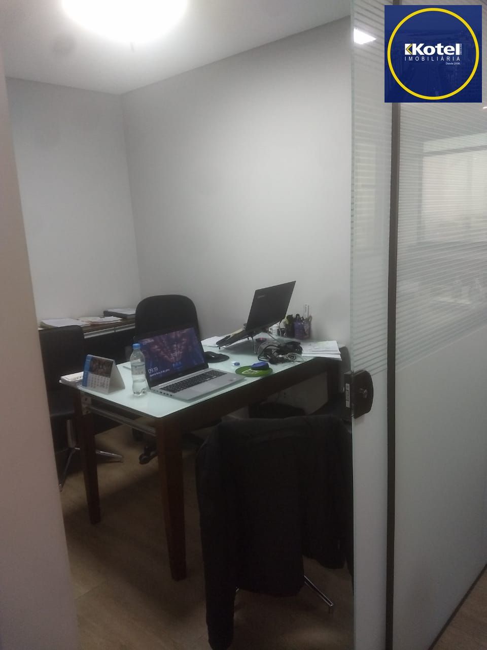 Sala de alto padrão, 52 m², vaga de garagem, Bairro Passo da Areia, mobiliada